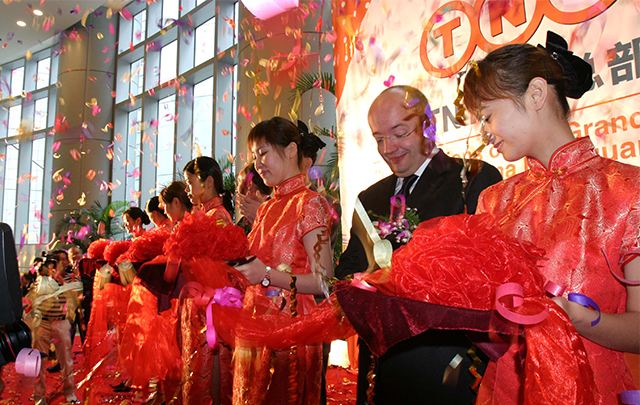 �������